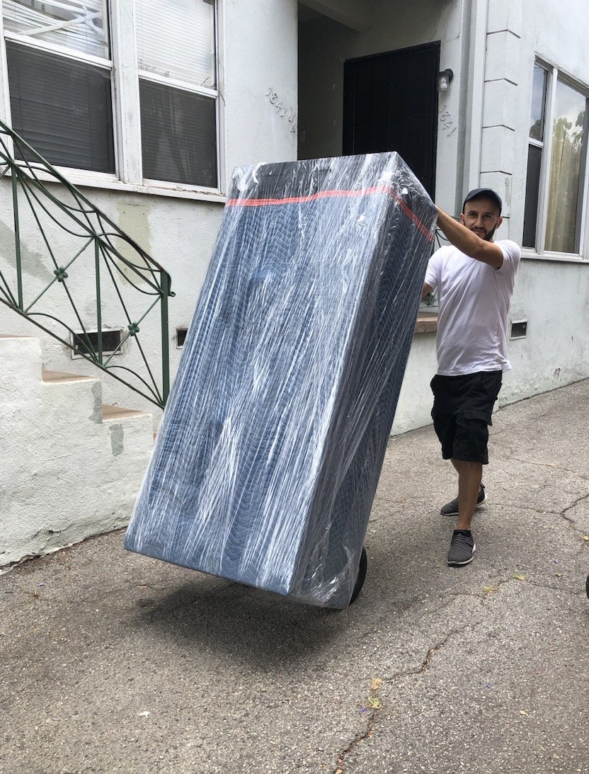 SQ Moving Company – professional Los Angeles movers in action working on a local relocation