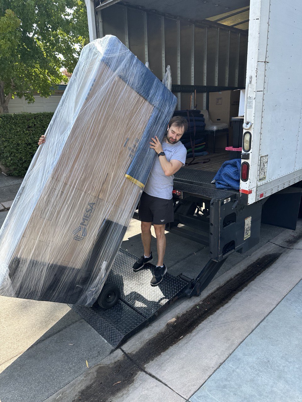 Agoura Hills Moving Company at work Agoura Hills Moving Company at work 2025