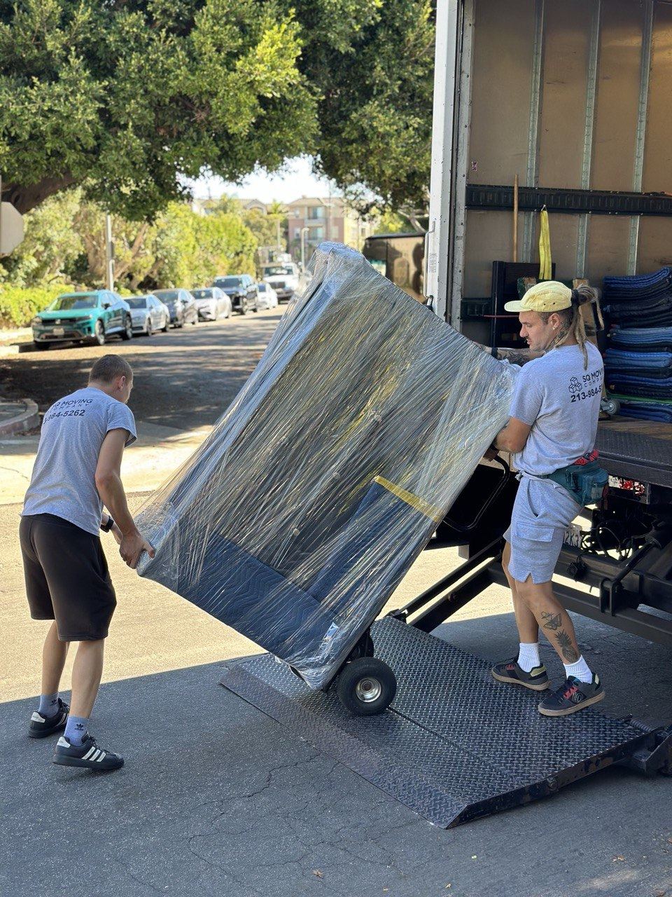 SQ Moving Company – professional Los Angeles movers at work providing trusted local moving services